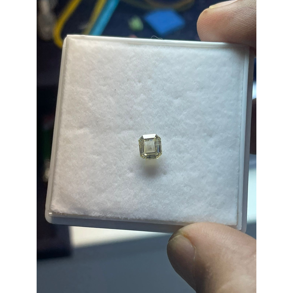 1.06 Carat Emerald Loose Diamond, Fancy Yellow, , Good, GIA Certified | Thumbnail